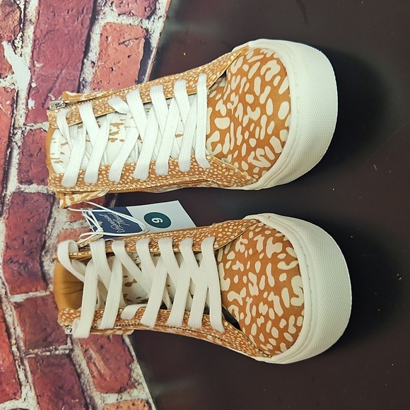 Tan and White Canvas Sneakers with Paisley Print - Picture 2 of 6